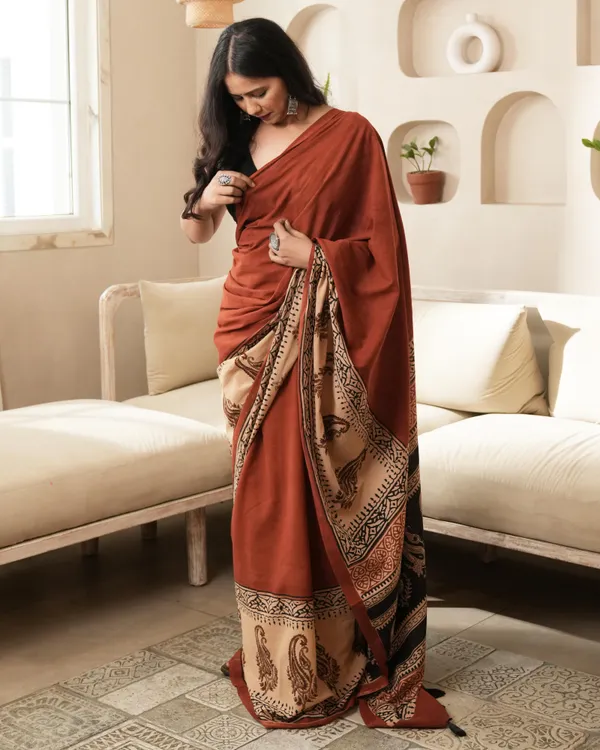 Rust_Orange_Cotton_Paisley_Print_Mulmul_Saree_For_Women